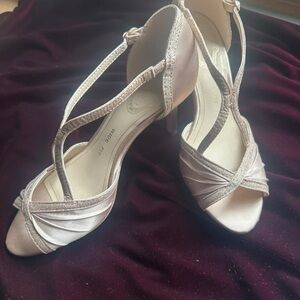 Chic Women's Strappy Heels - Cream